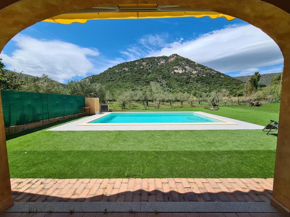 Villa Paola San Teodoro Con Piscina Privata Lu Lioni Exterior foto
